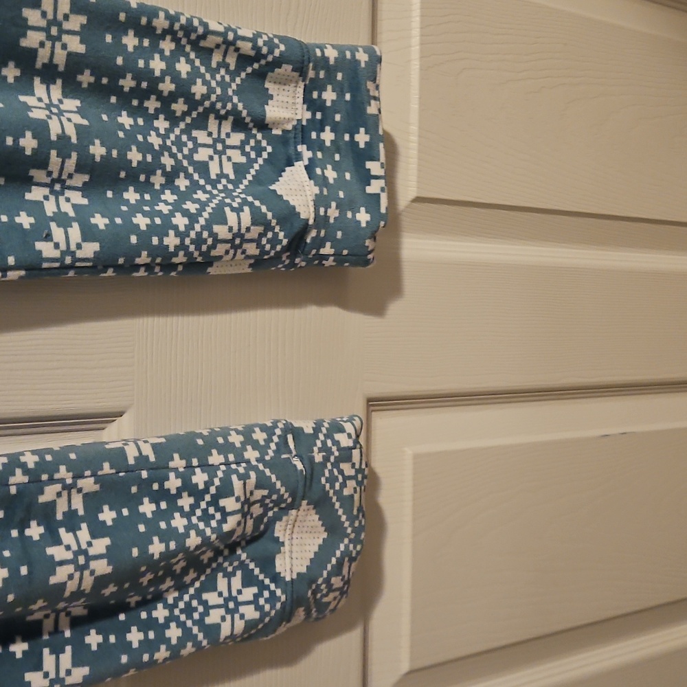 Jaclyn Intimates Winter Pajamas Set - Picture 4 of 7